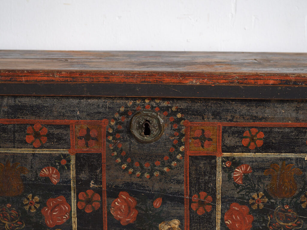 Arcón pintado antiguo (c.1870) #28