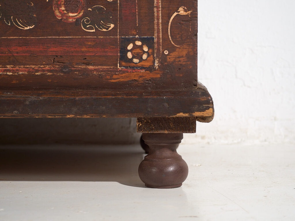 Antiguo arcón pintado con detalles florales (Año 1870) #32