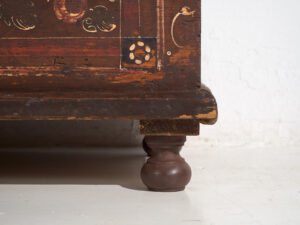 Antiguo arcón pintado con detalles florales (Año 1870) #32