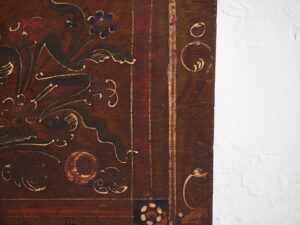 Antiguo arcón pintado con detalles florales (Año 1870) #32