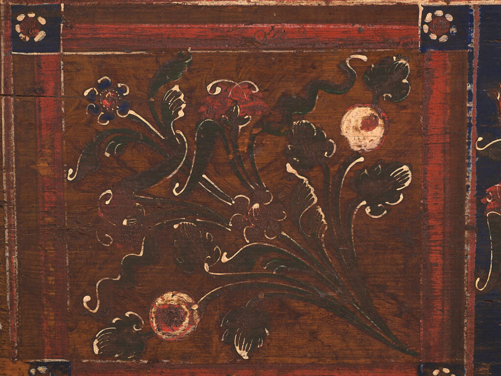 Antiguo arcón pintado con detalles florales (Año 1870) #32