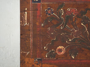 Antiguo arcón pintado con detalles florales (Año 1870) #32