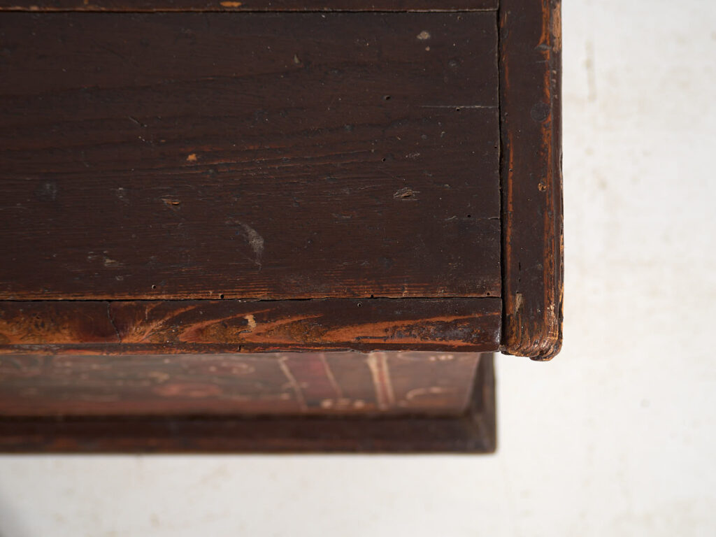 Antiguo arcón pintado con detalles florales (Año 1870) #32