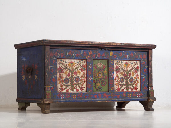 Baúl azul antiguo con detalles florales pintados a mano (c.1870) #2