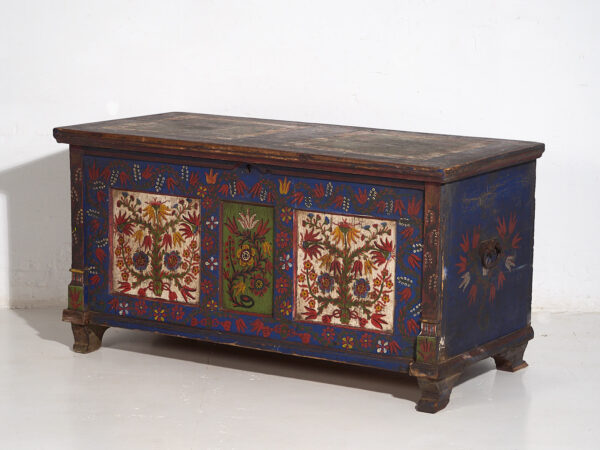 Baúl azul antiguo con detalles florales pintados a mano (c.1870) #2