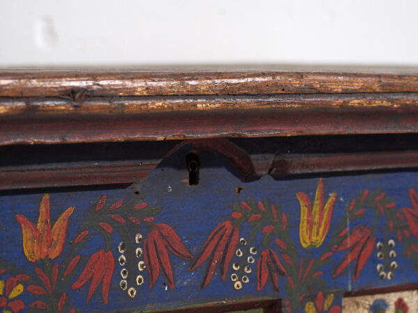 Baúl azul antiguo con detalles florales pintados a mano (c.1870) #2