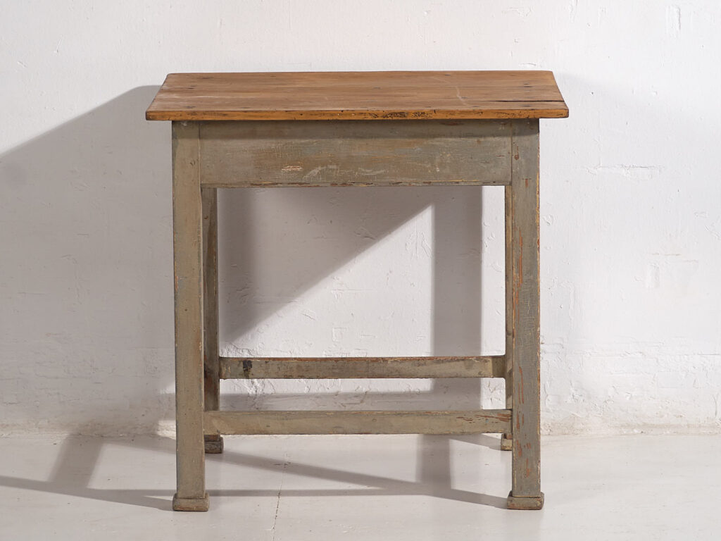 Antigua mesa auxiliar de color gris (c.1920) #22