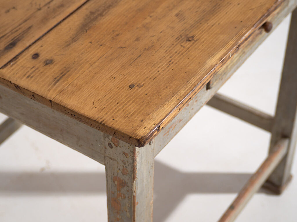 Antigua mesa auxiliar de color gris (c.1920) #22