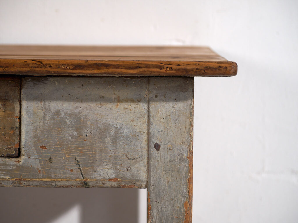 Antigua mesa auxiliar de color gris (c.1920) #22