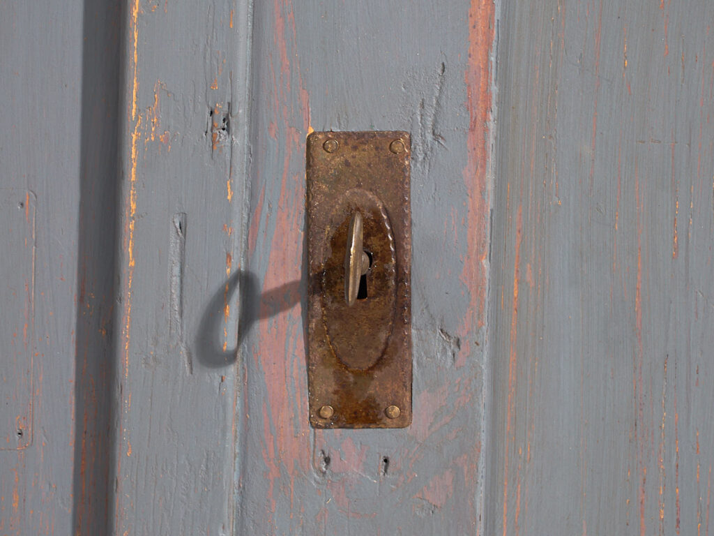 Pequeño armario antiguo de color gris plata (c.1900) #29
