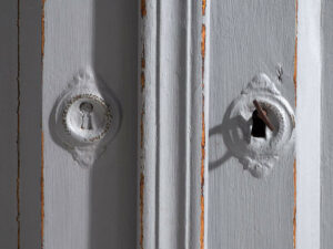 Antigua cómoda para salón de dos puertas (c.1920) #15