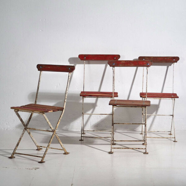 Antiguas sillas plegables de jardín en color rojo (c.1920). Conjunto de 4 piezas
