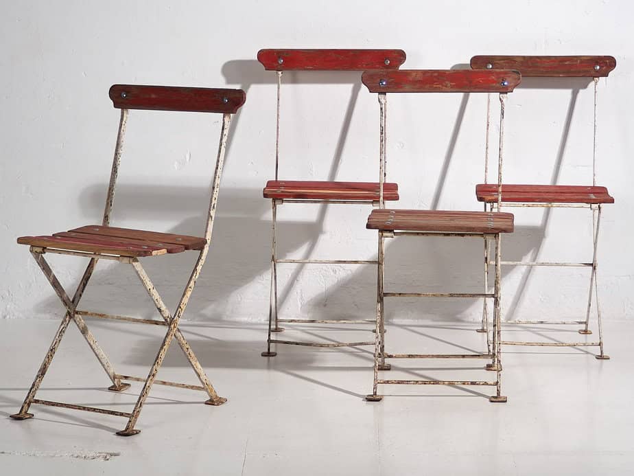 Antiguas sillas plegables de jardín en color rojo (c.1920). Conjunto de 4 piezas