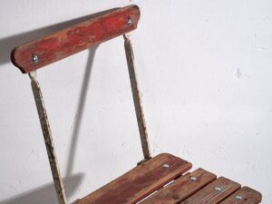 Antiguas sillas plegables de jardín en color rojo (c.1920). Conjunto de 4 piezas