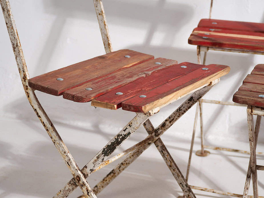 Antiguas sillas plegables de jardín en color rojo (c.1920). Conjunto de 4 piezas