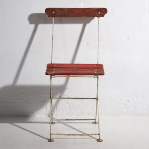 Antiguas sillas plegables de jardín en color rojo (c.1920). Conjunto de 4 piezas