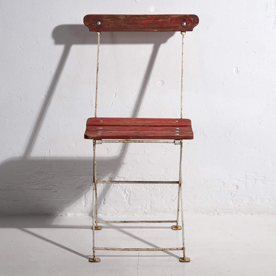 Antiguas sillas plegables de jardín en color rojo (c.1920). Conjunto de 4 piezas