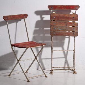 Antiguas sillas plegables de jardín en color rojo (c.1920). Conjunto de 4 piezas