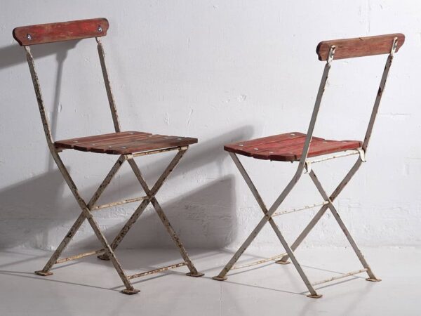 Antiguas sillas plegables de jardín en color rojo (c.1920). Conjunto de 4 piezas