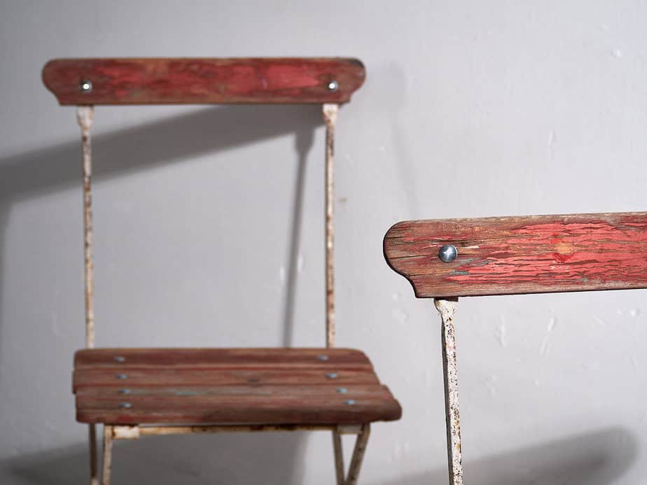 Antiguas sillas plegables de jardín en color rojo (c.1920). Conjunto de 4 piezas