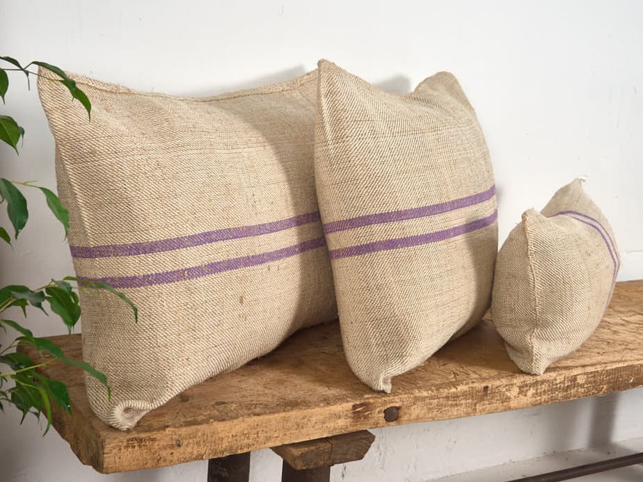 Cojines de lino antiguo de rayas color lila