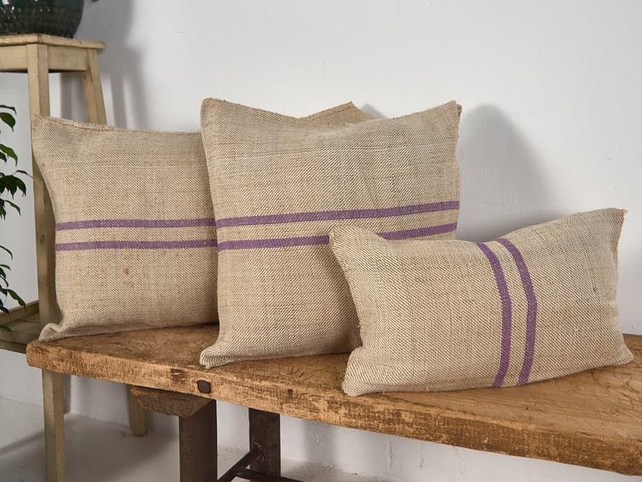 Cojines de lino antiguo de rayas color lila