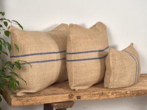 Coussin ancien en lin à rayures bleues