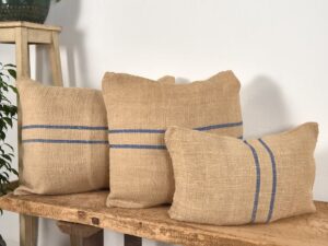 Coussin ancien en lin à rayures bleues