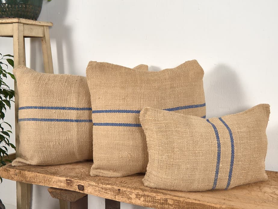 Coussin ancien en lin à rayures bleues