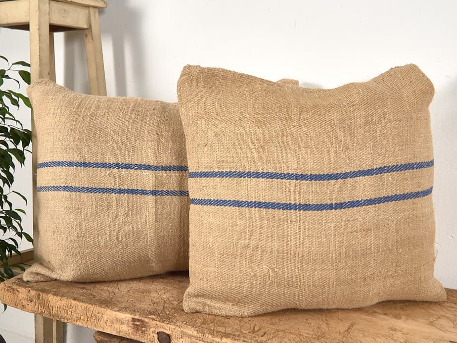 Coussin ancien en lin à rayures bleues