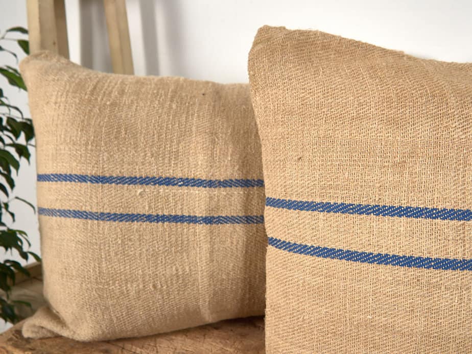 Coussin ancien en lin à rayures bleues