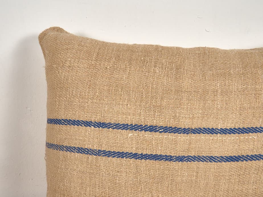 Coussin ancien en lin à rayures bleues