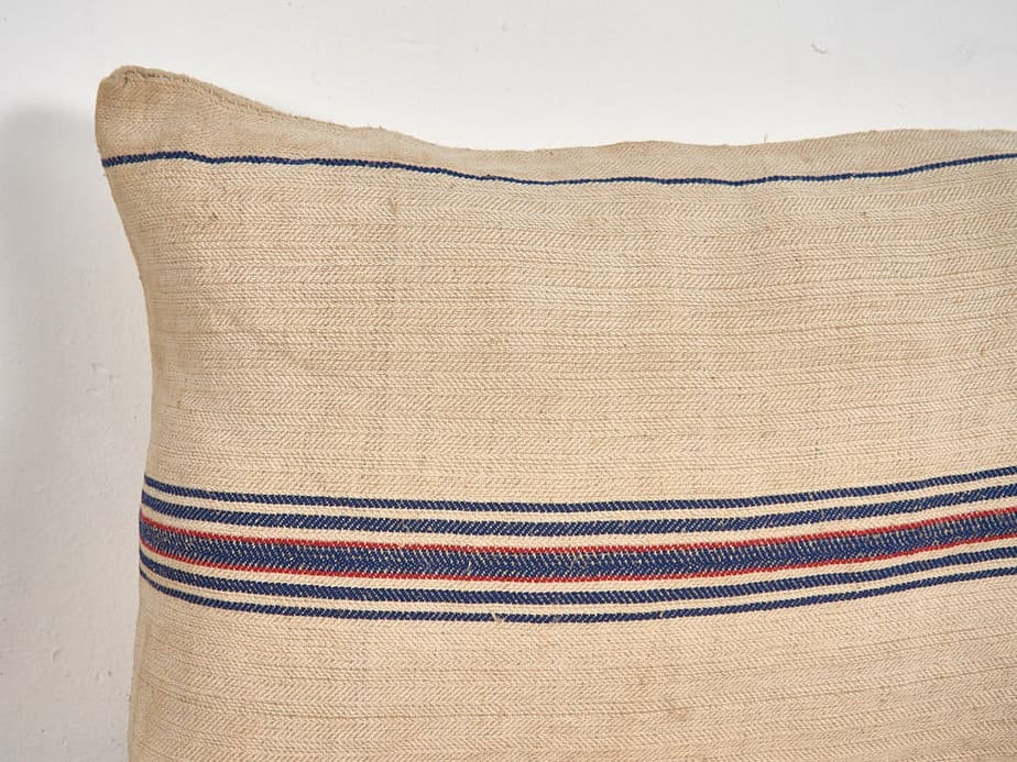 Cojín de lino antiguo de rayas azules y rojas