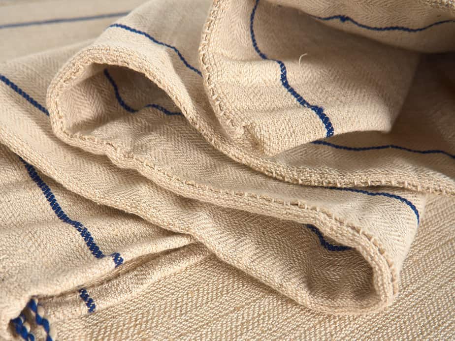 Cojín de lino antiguo de rayas azules y rojas