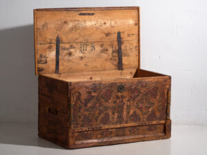 Antique brown trunk with floral motifs (c.1920) #13