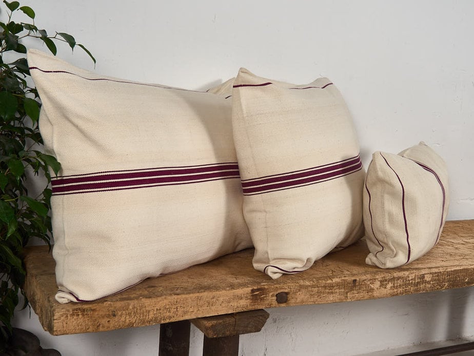 Cojín de lino antiguo de rayas rojas
