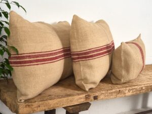 Cojín de lino natural de rayas color rojo