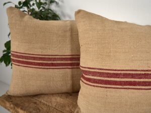 Cojín de lino natural de rayas color rojo
