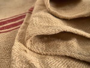 Cojín de lino natural de rayas color rojo