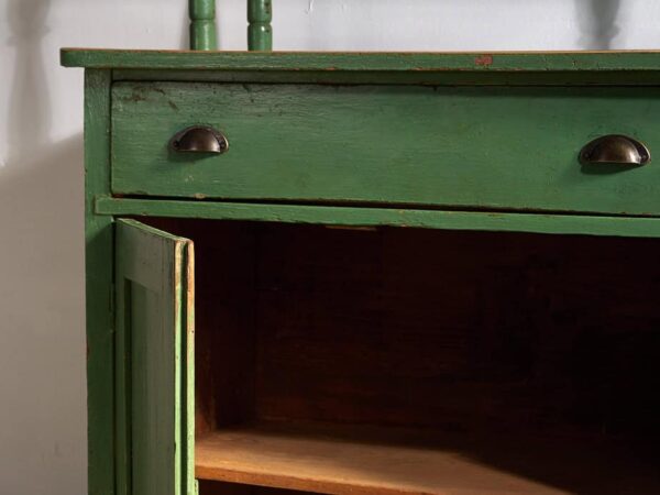 Cómoda antigua de color verde esmeralda (c.1920)