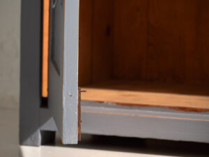 Cómoda antigua de dos puertas (c.1920) #3