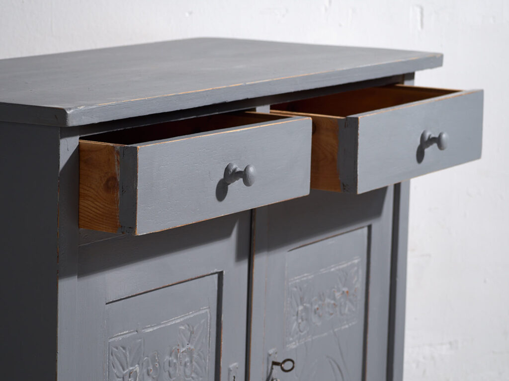 Cómoda antigua de dos puertas (c.1920) #3