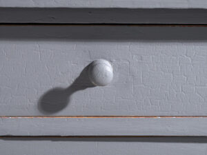 Cómoda antigua de dos puertas (c.1920) #3