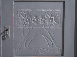 Cómoda antigua de dos puertas (c.1920) #3