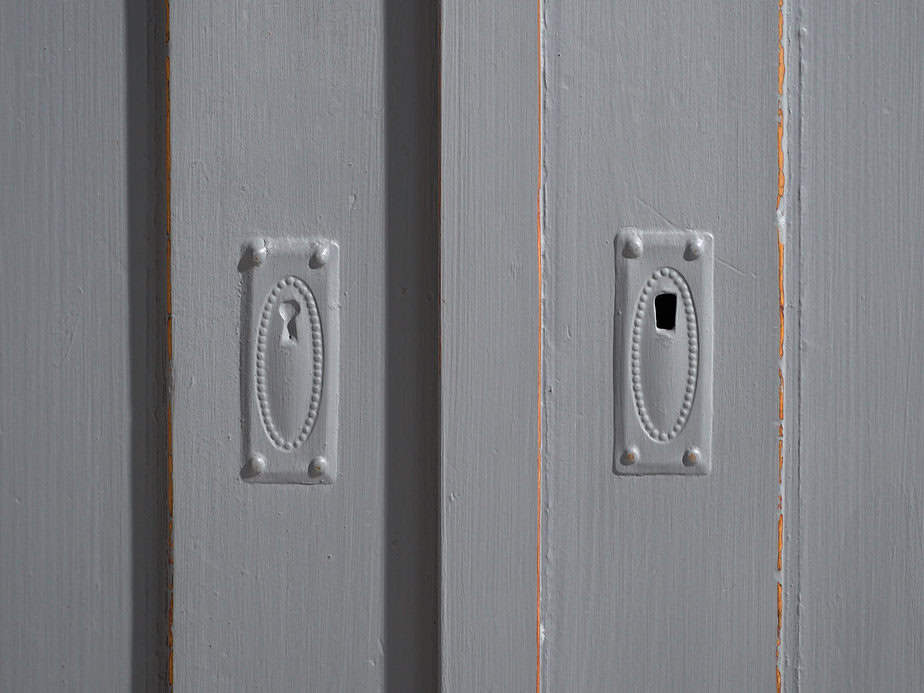 Cómoda pequeña antigua de dos puertas (c.1920) #14