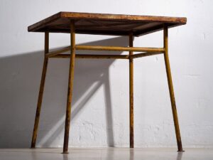 Mesa de exterior antigua de color ocre (c.1920) #3