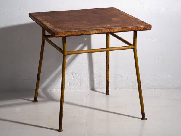 Mesa de exterior antigua de color ocre (c.1920) #3