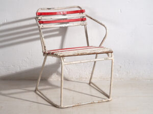 Sillas apilables antiguas para exterior (c.1920). Conjunto de 2 piezas