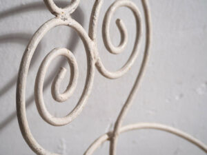 Sillas blancas de jardín antiguas (c.1920). Conjunto de 4 piezas