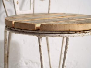 Sillas de exterior antiguas de color blanco (c.1920). Conjunto de 4 piezas